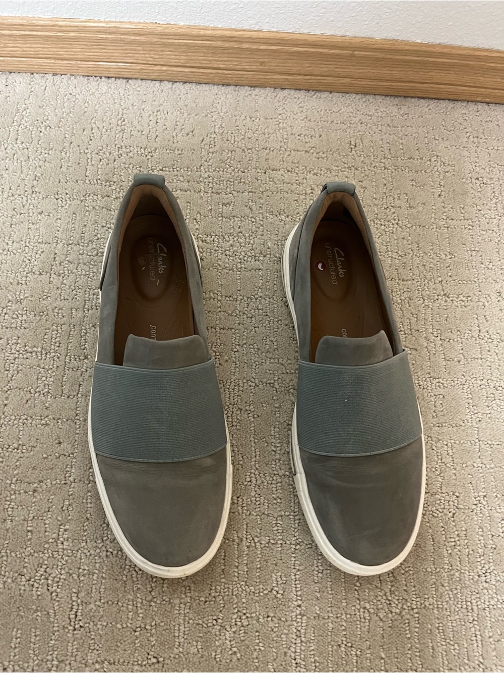 Clarks women’s Slip-On Loafers in Light Gray/blue women’s 8M/39